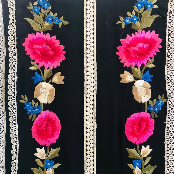 Women dresses - Picture 3 of 4